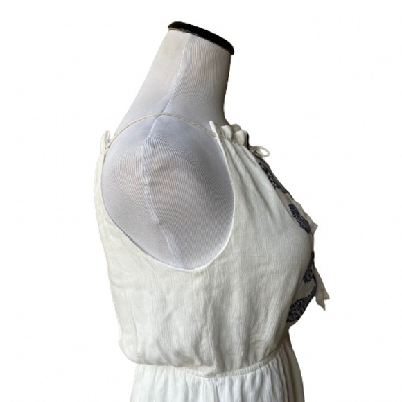 Missguided Women’s White with Blue Embroidery Romper. Size US 6. - Picture 10 of 15